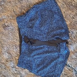 Lululemon Women's Blue and Black Dot Shorts Size 4